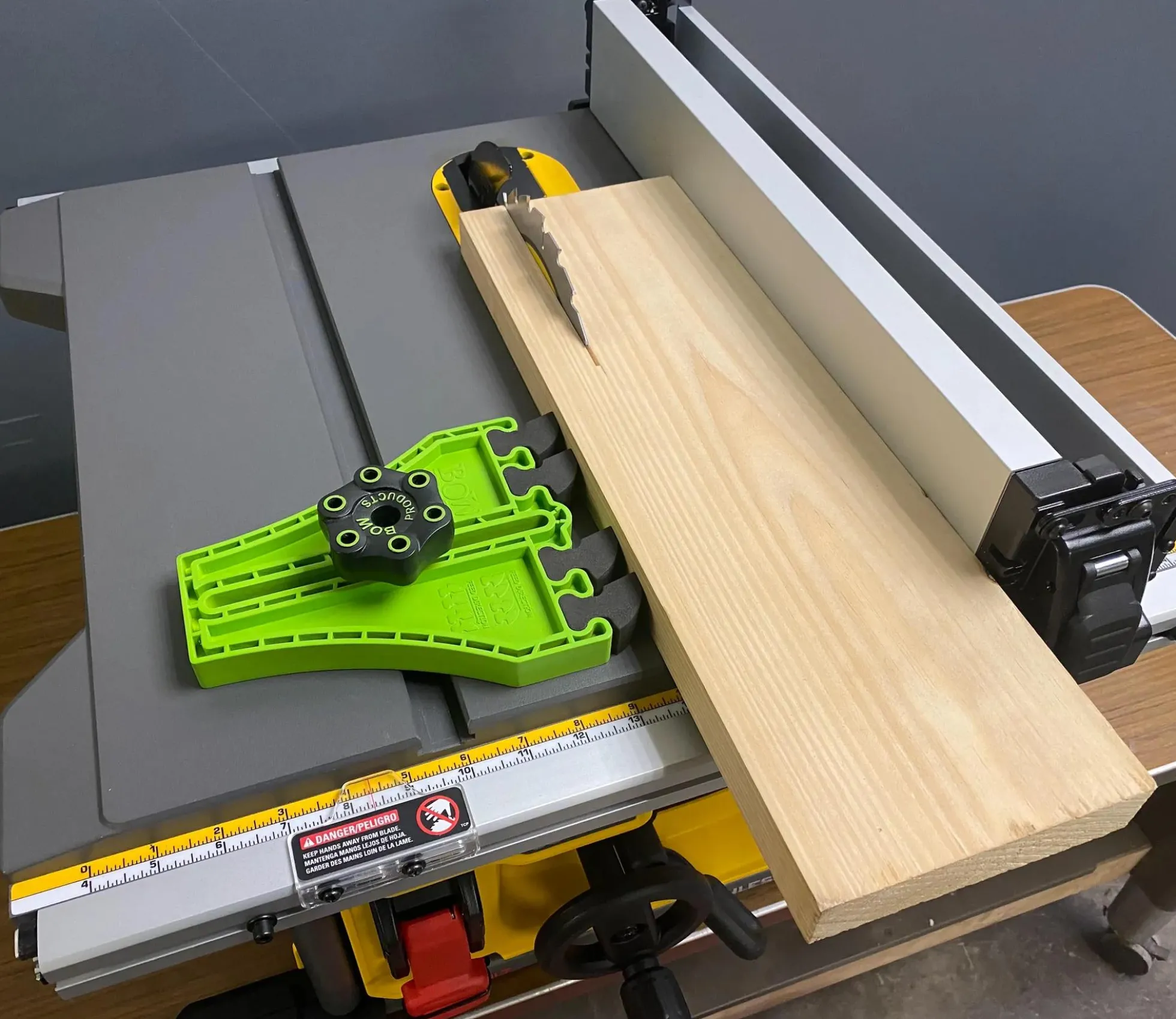 BOW Druckkamm für Tischkreissägen