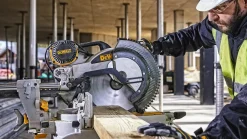 DeWalt Kappsäge DWS780 mit Untergestell