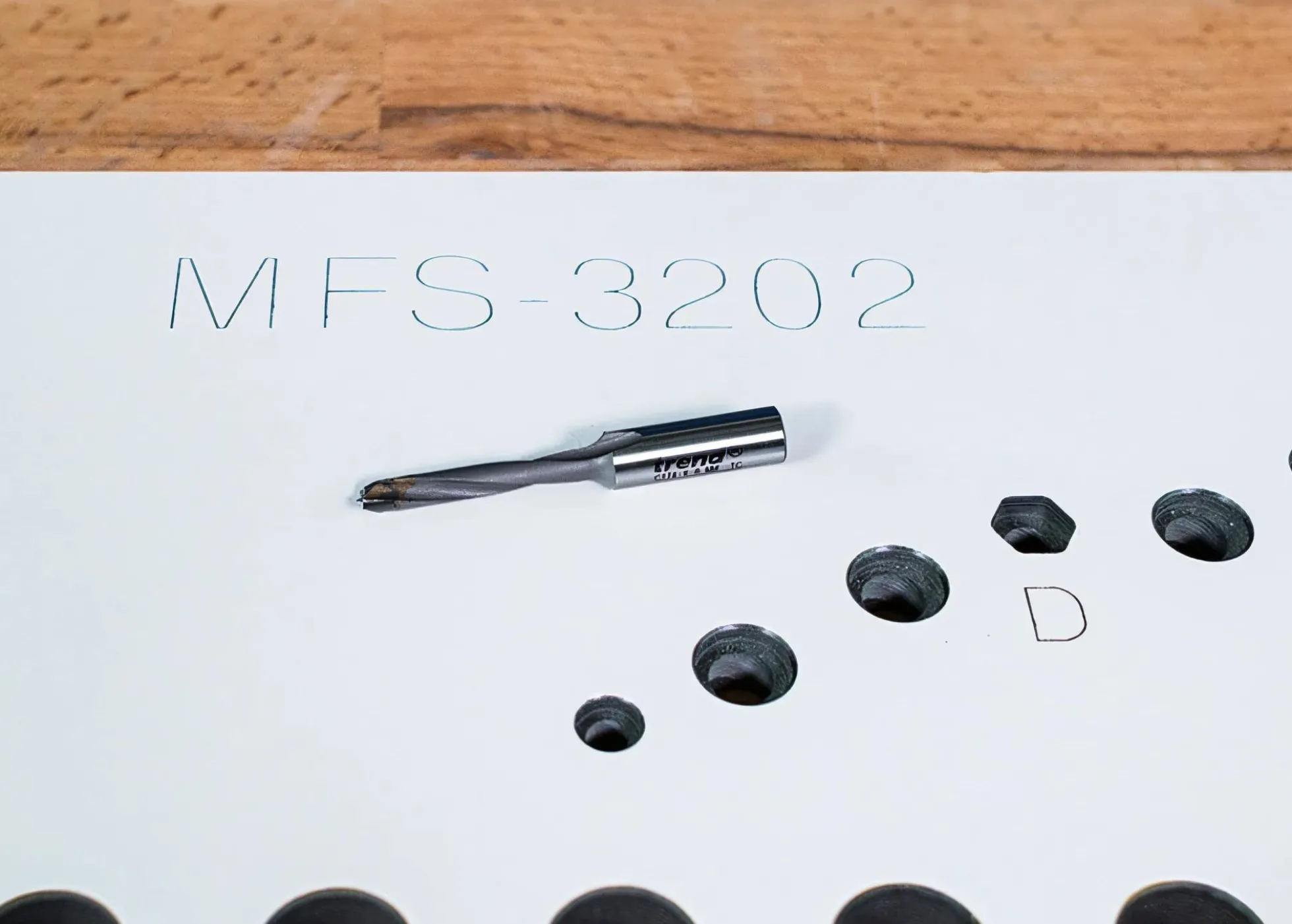 Frässchablone System 32 Phenolharz inkl. Dübelbohrer