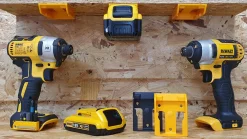 Gelbe StealthMounts Akkuhalterungen für DeWalt XR 20V, 6 St.