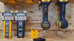 Gelbe StealthMounts Werkzeughalterungen für DeWalt XR, 4 St.
