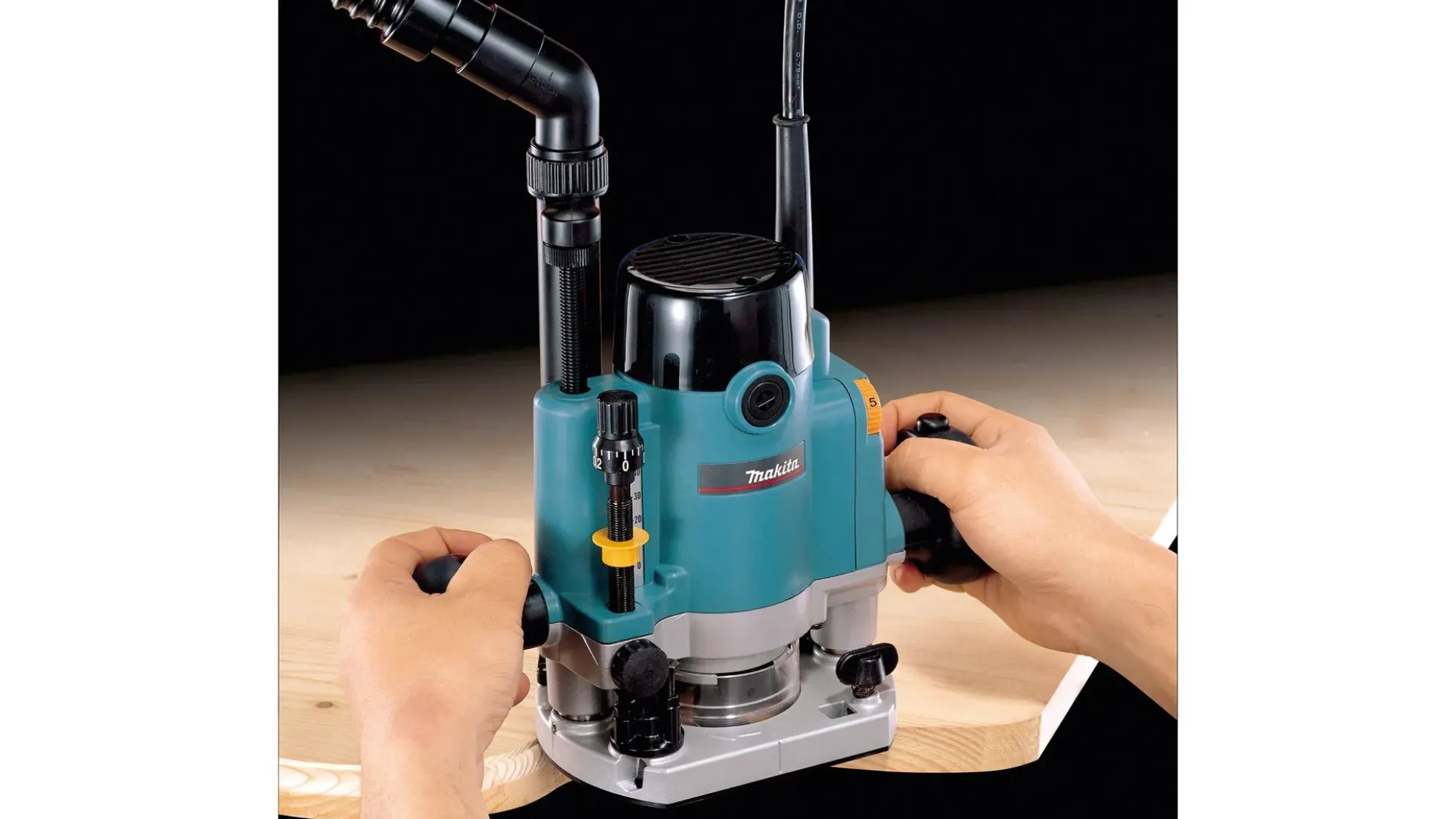 Makita Oberfräse RP1111CJFA