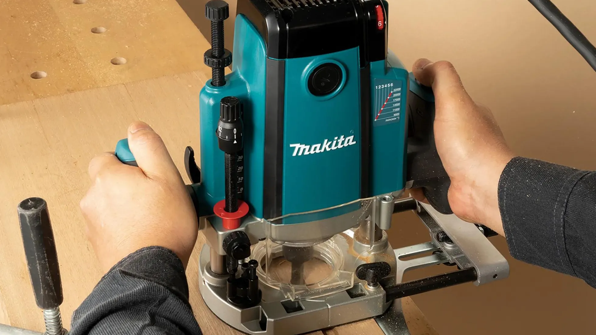 Makita Oberfräse RP2302FC07