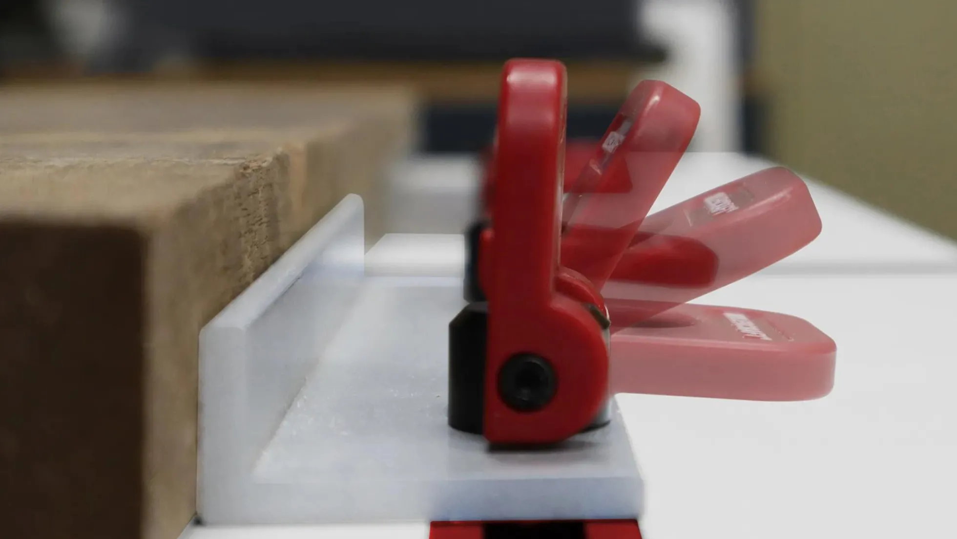 Milescraft CamStopsXL™ Langer Anschlag für T-Schienen