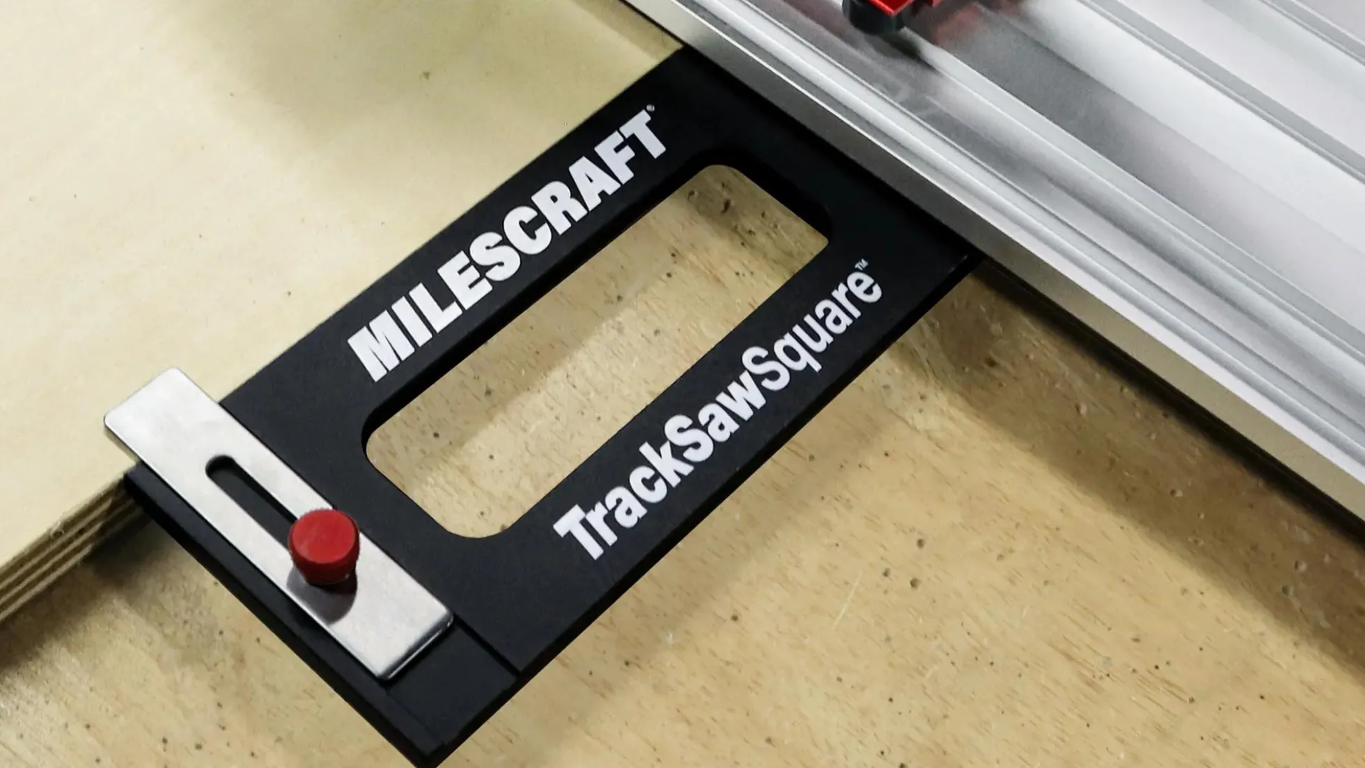 Milescraft TrackSawSquare™ Führungsschieneanschlag