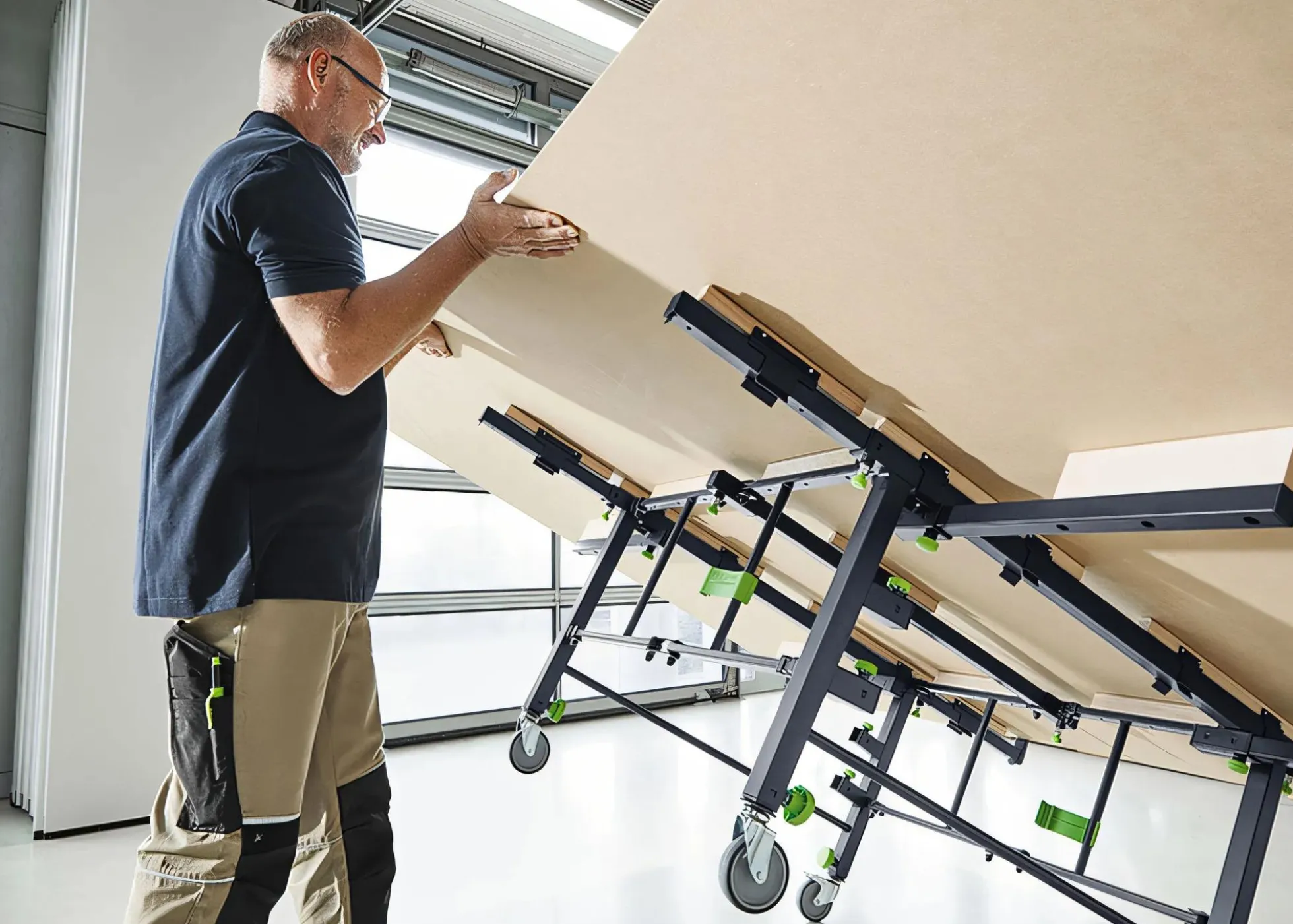 Mobiler Säge- und Arbeitstisch STM 1800