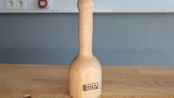Pinie Bildhauerklüpfel 80 mit Flachseite