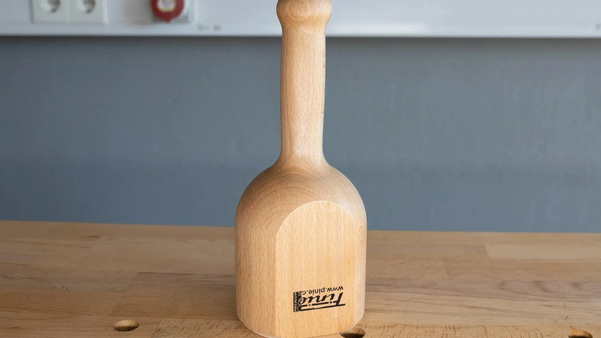 Pinie Bildhauerklüpfel 100 mit Flachseite