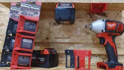 Rote StealthMounts Akkuhalterungen für Milwaukee M18 18V, 6 St.