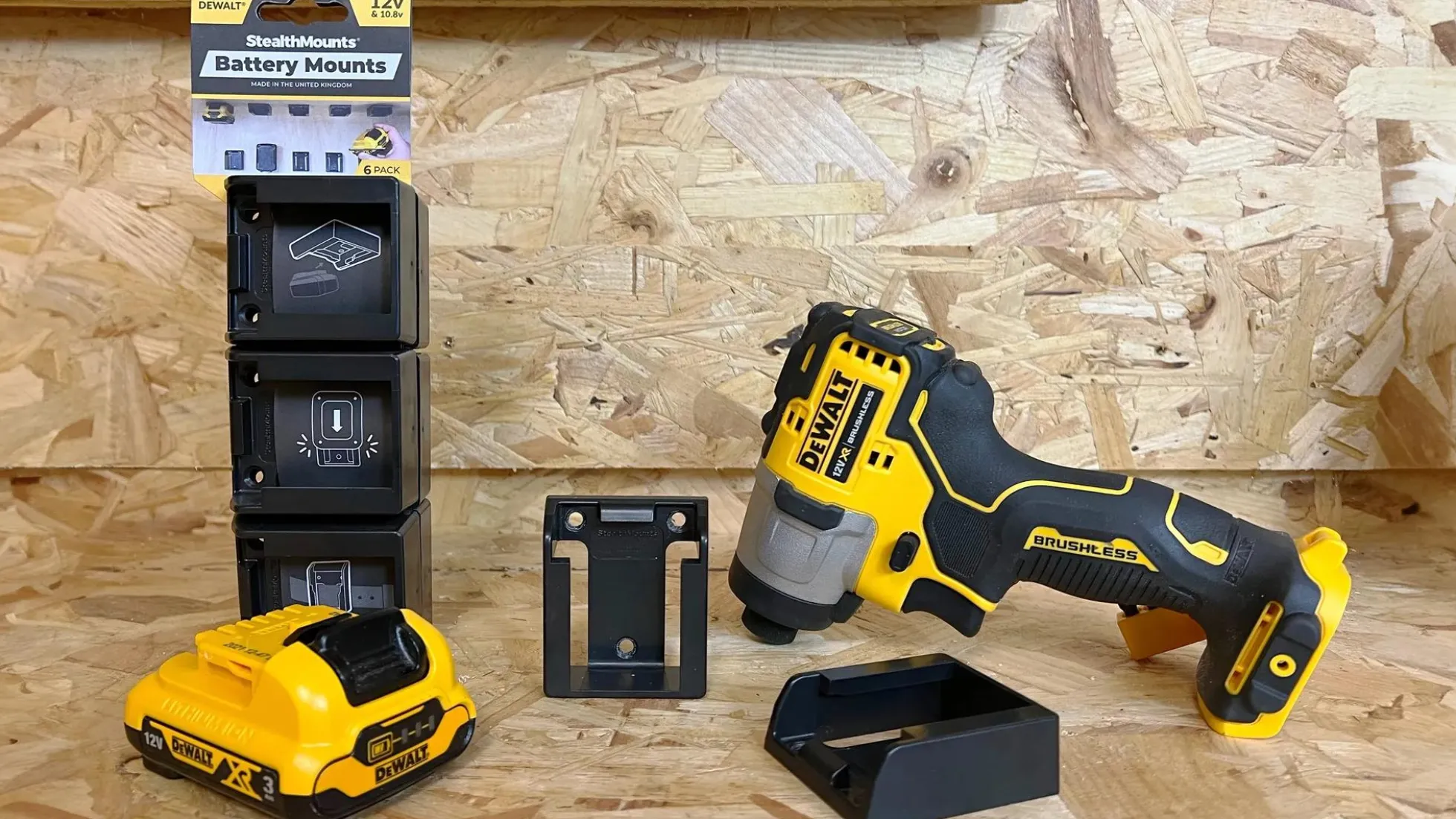 Schwarze StealthMounts Akkuhalterungen für DeWalt 12V, 6 St.