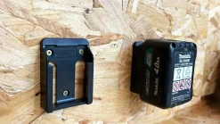 Schwarze StealthMounts Akkuhalterungen für Makita 12V CXT, 6 St.