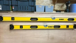 Schwarze StealthMounts Wasserwaagenhalterung XL