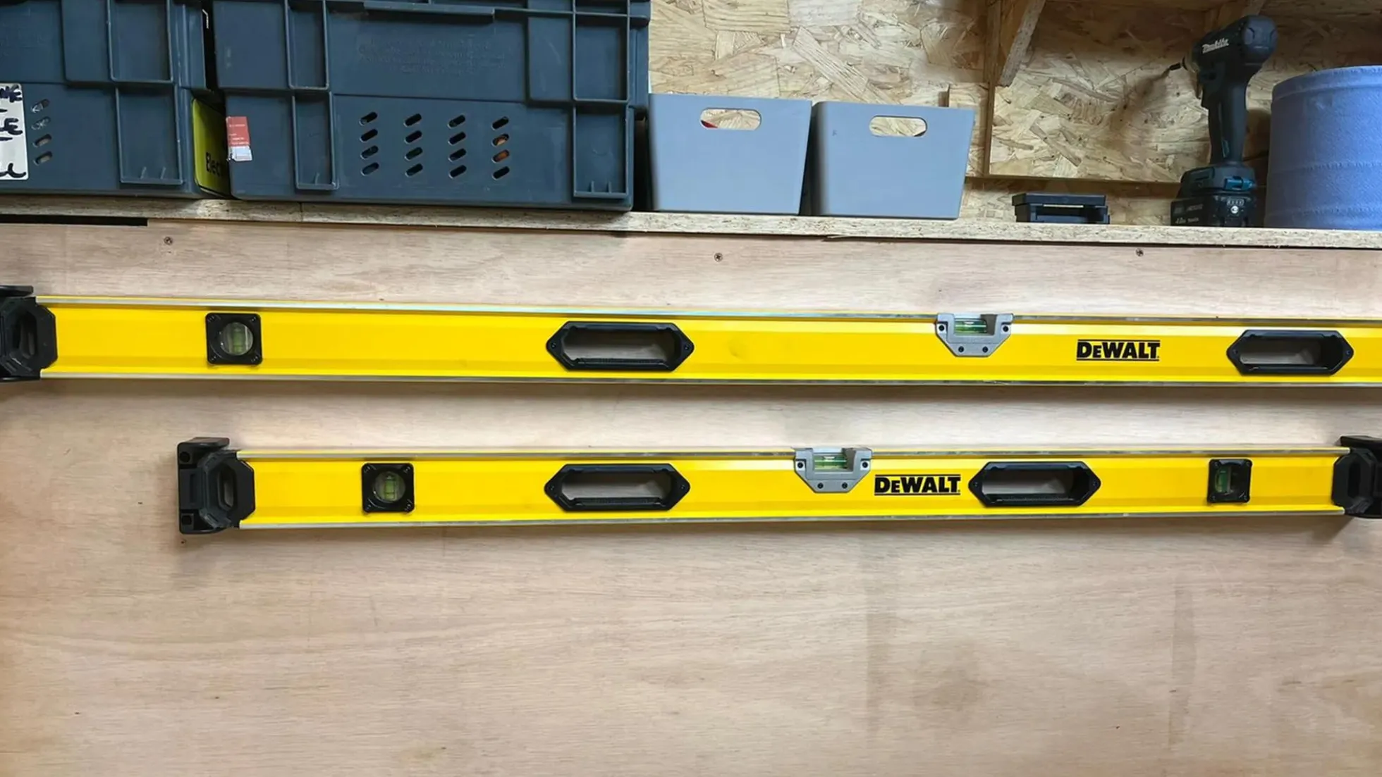 Schwarze StealthMounts Wasserwaagenhalterung XL