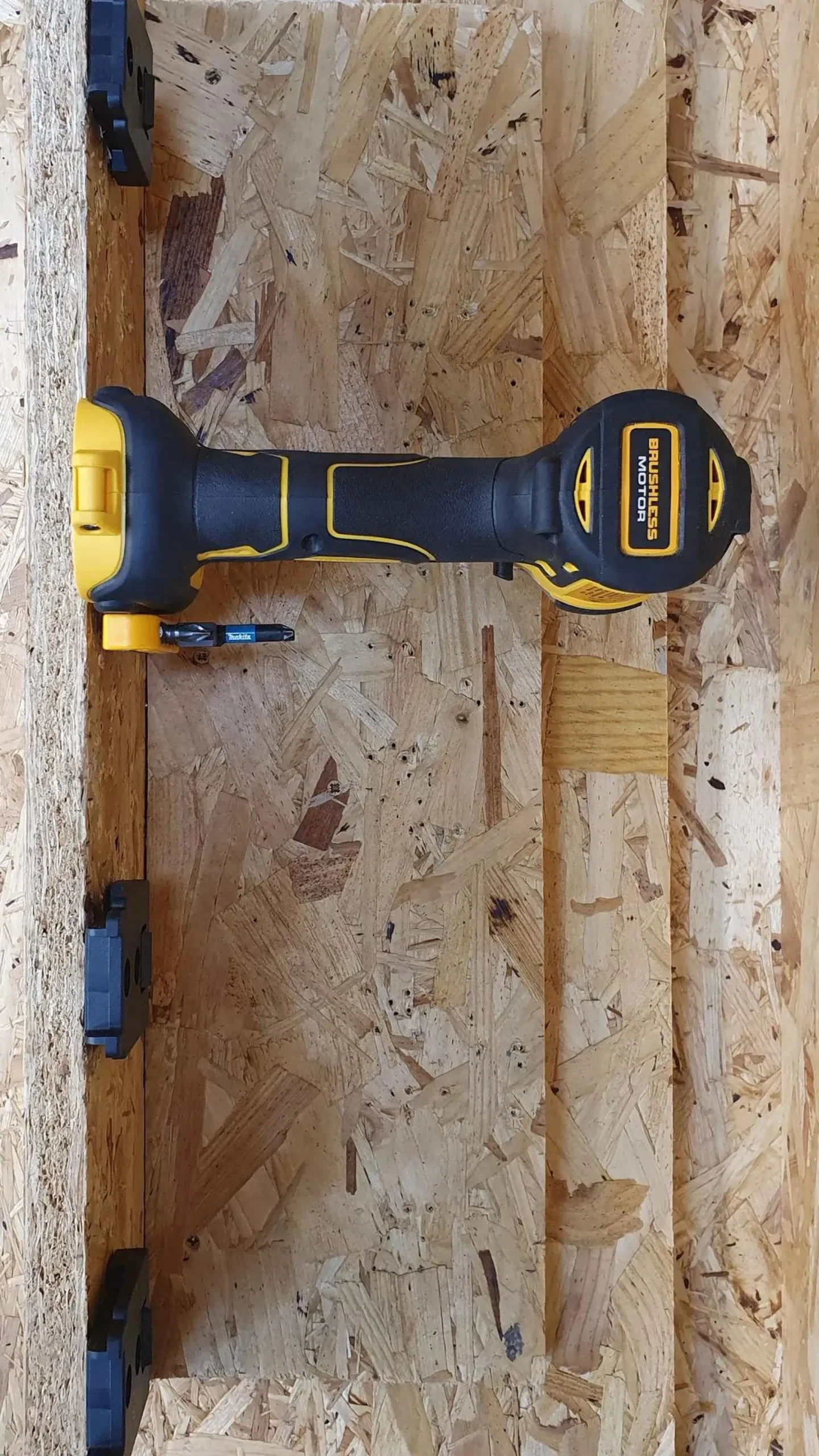 Schwarze StealthMounts Werkzeughalterungen für DeWalt XR, 4 St.