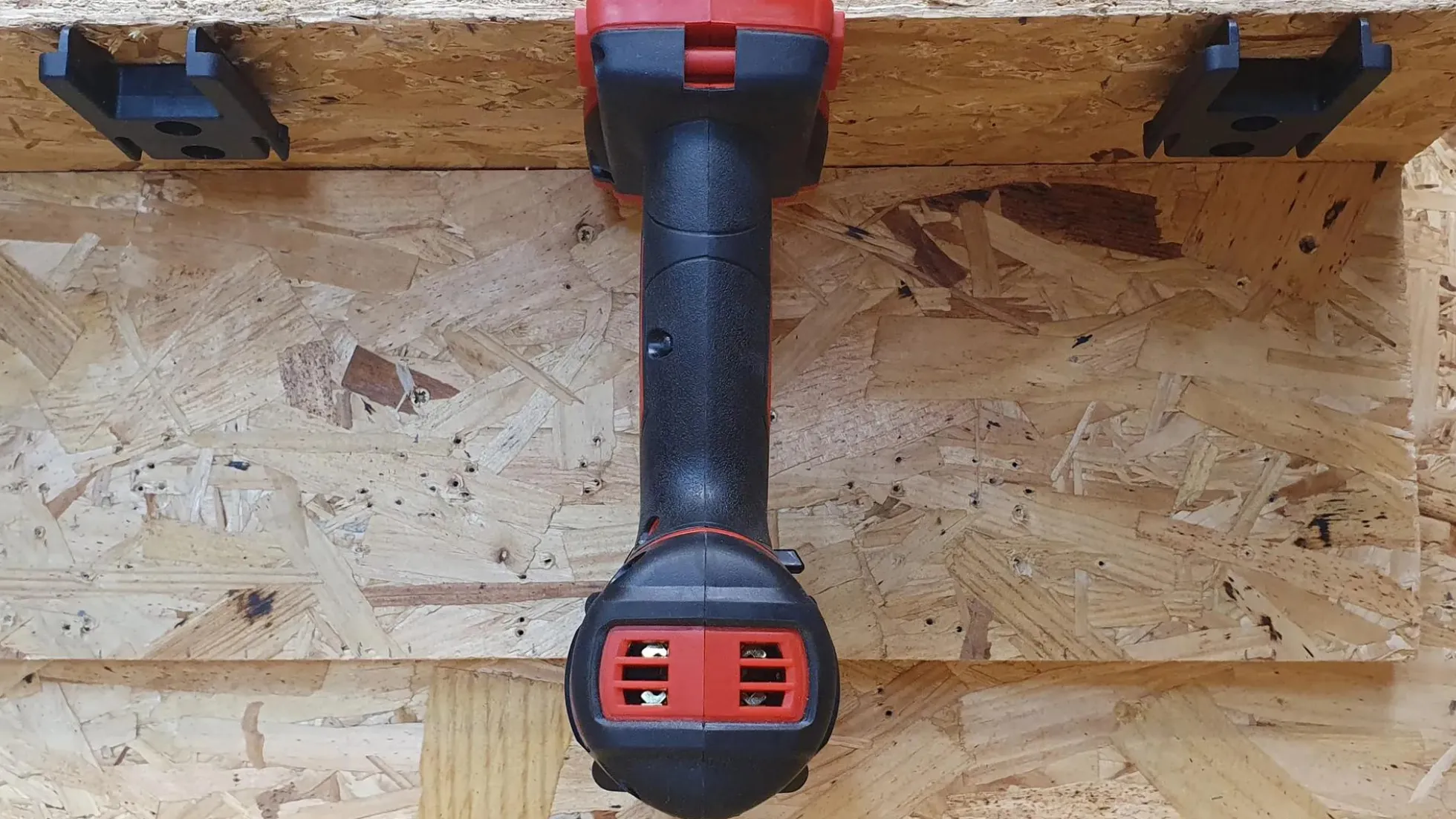 Schwarze StealthMounts Werkzeughalterungen für Milwaukee M18, 4 St.