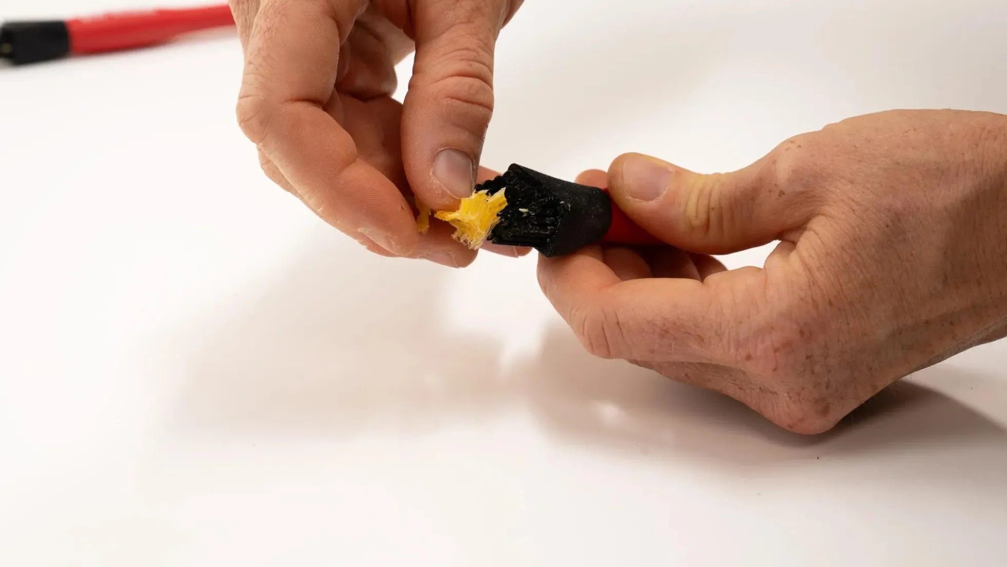 Silikonpinsel zum Auftragen von Klebstoffen