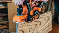 Triton Akku-Hobel mit bürstenlosem Motor 82mm